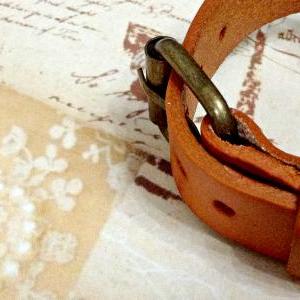 Vintage Big Arabic Numerals Face Leather Watchband..