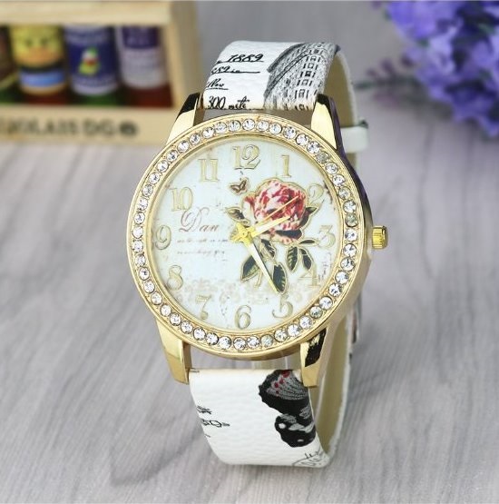 Rose Crystal Retro Quartz Watch Leather Band Unisex Wrist Watch For Men Lady Retro Round Quartz Watch White