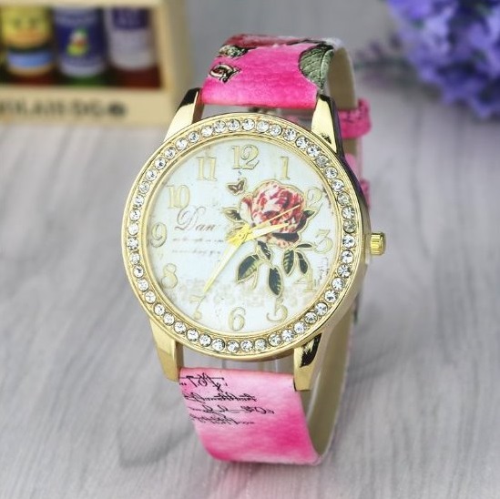 Rose Crystal Retro Quartz Watch Leather Band Unisex Wrist Watch For Men Lady Retro Round Quartz Watch Pink